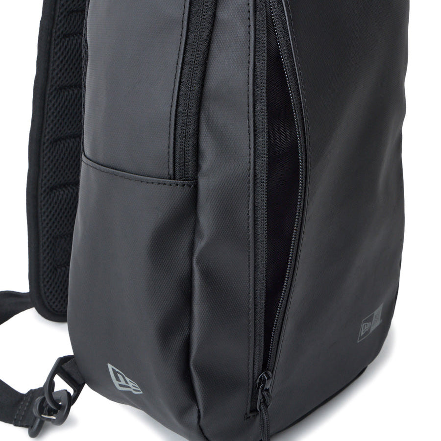 NEW ERA ボディバッグ フロントジップポケット