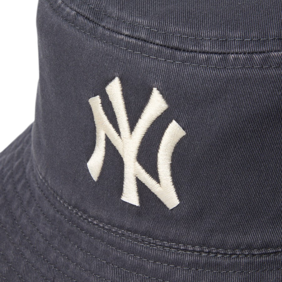 NEW ERA ダークグラファイト ロゴ刺繍ディテール