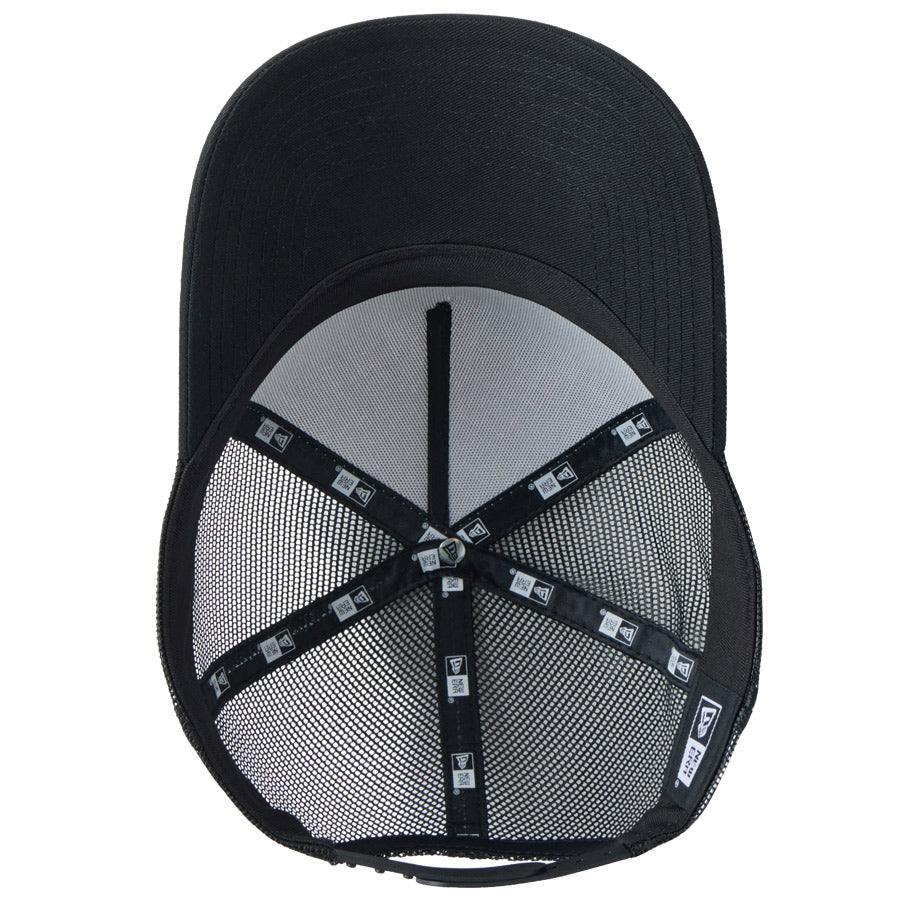 NEW ERA（ニューエラ）9FORTY A-Frame トラッカー Flag Logo ラバーパッチ Rubber Patch キャップ ホワイト / ブラック 14744927 / 14744928