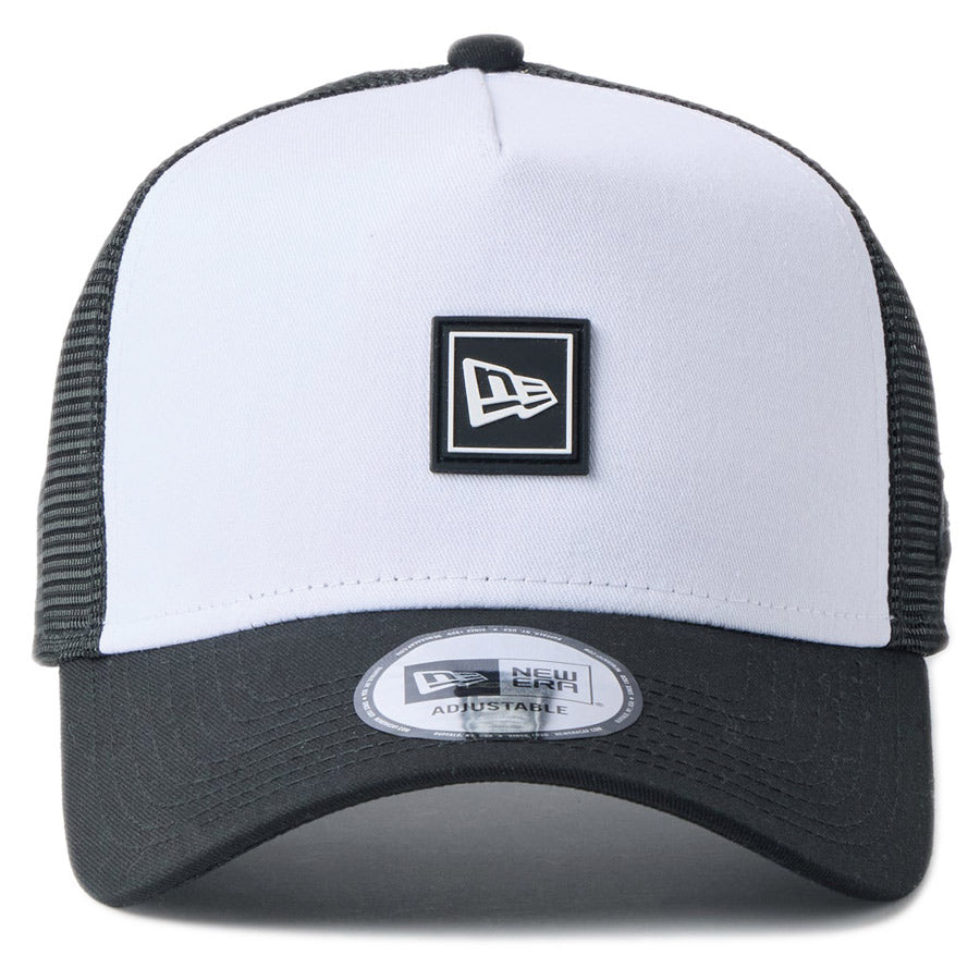 NEW ERA（ニューエラ）9FORTY A-Frame トラッカー Flag Logo ラバーパッチ Rubber Patch キャップ ホワイト / ブラック 14744927 / 14744928
