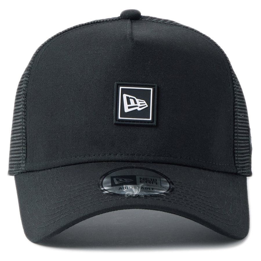 NEW ERA（ニューエラ）9FORTY A-Frame トラッカー Flag Logo ラバーパッチ Rubber Patch キャップ ホワイト / ブラック 14744927 / 14744928