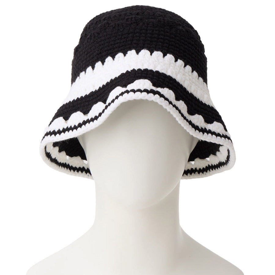 NEW ERA ブラックホワイト マネキン着用 正面