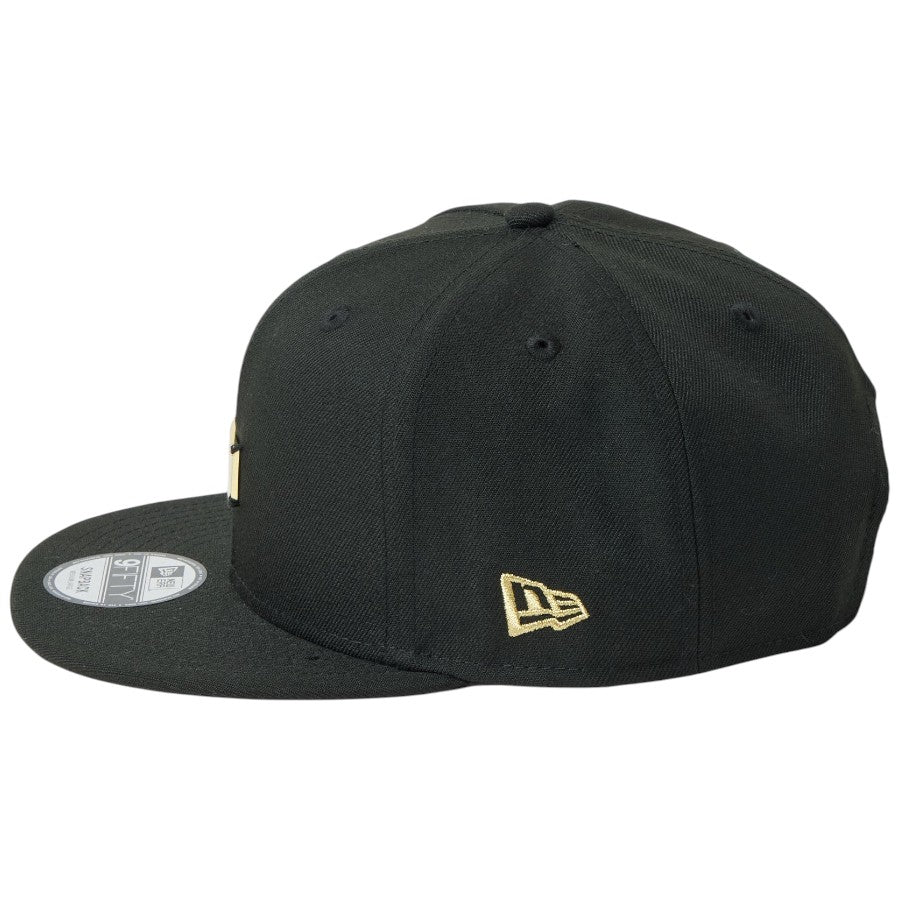 NEW ERA 9FIFTY メタリック フラッグロゴ刺繍ディテール