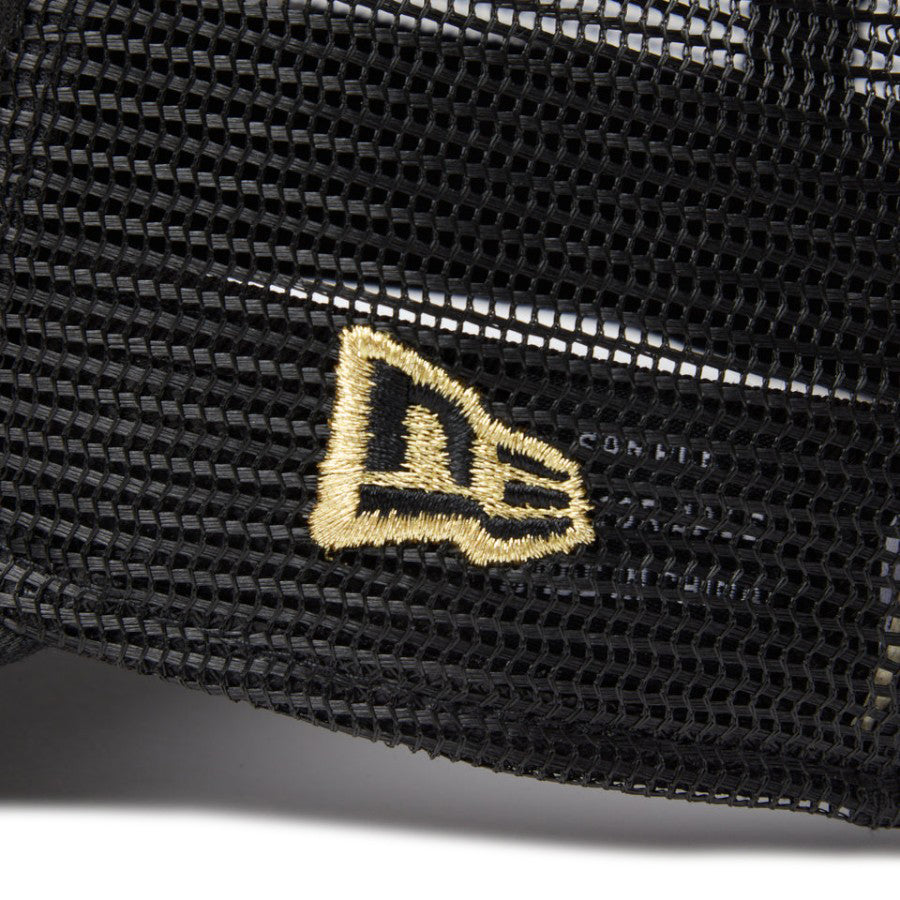 NEW ERA メタリックフラッグロゴ刺繍アップ ブラック ゴールド