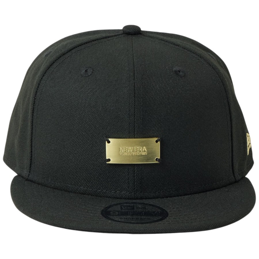 NEW ERA 9FIFTY Metal Plate ブラック メタリックゴールド 正面デザイン