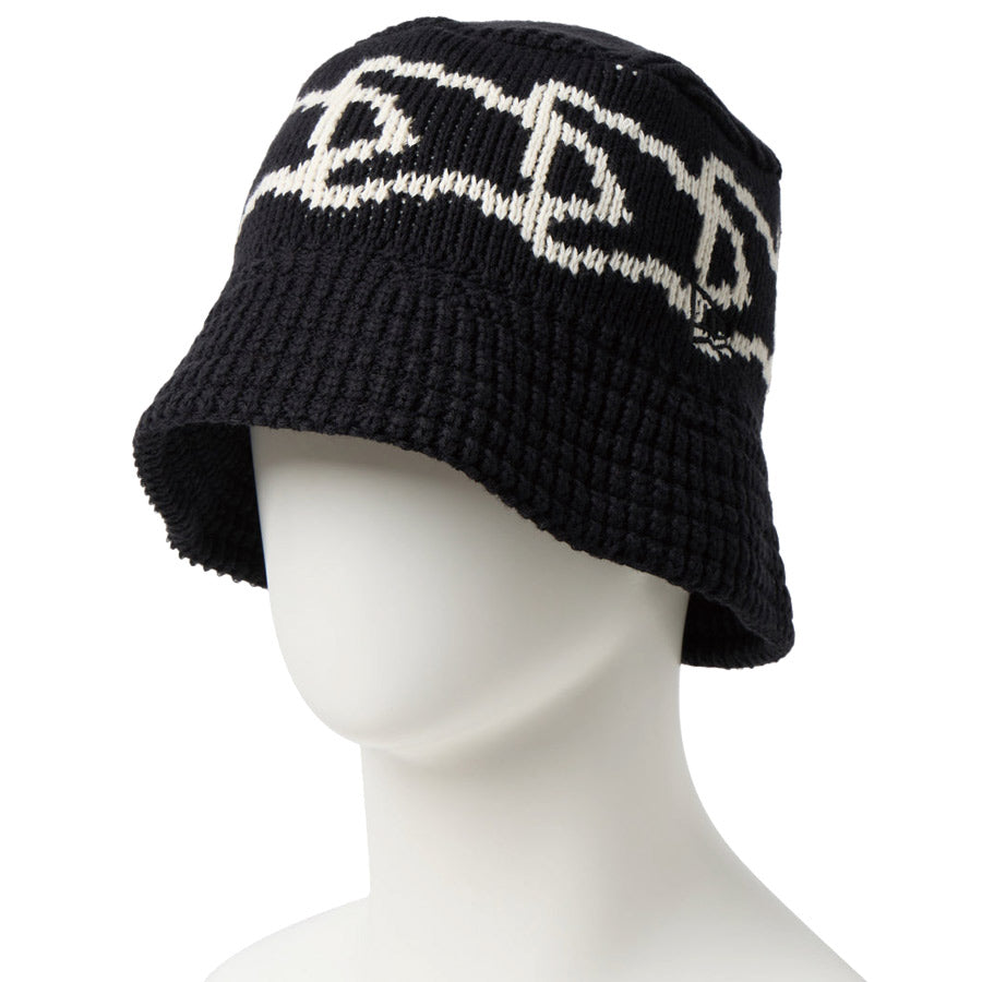 NEW ERA（ニューエラ） ニットバケットハット ブラック 着用 左斜め