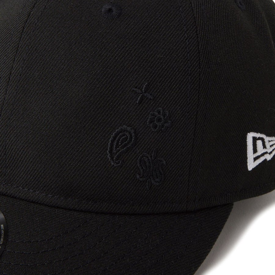 NEW ERA（ニューエラ）ペイズリー刺繍 左パネル ディテール
