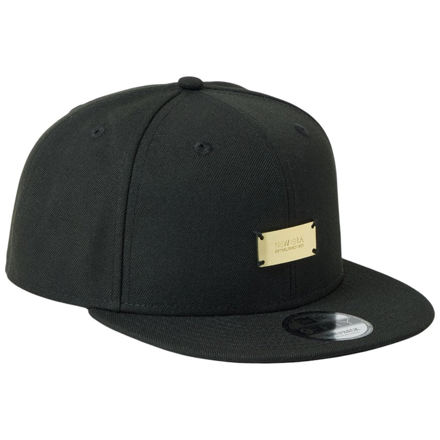 NEW ERA 9FIFTY Metal Plate ブラック メタリックゴールド 右斜めデザイン