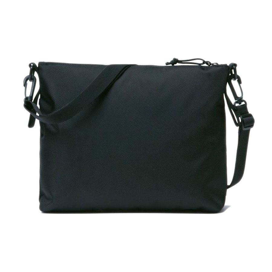 NEW ERA サコッシュ 2.5L 背面デザイン