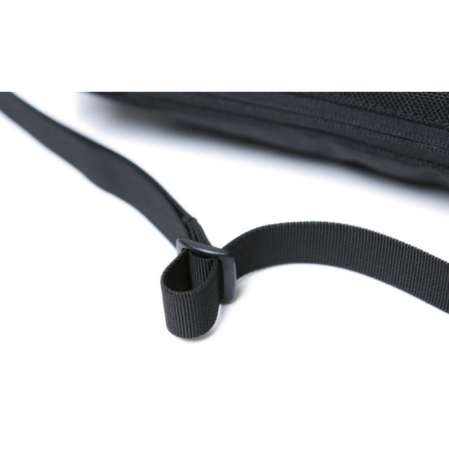 NEW ERA サコッシュ ストラップ調整部分