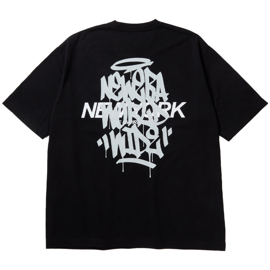 NEW ERA Tagging Tシャツ ブラック 背面