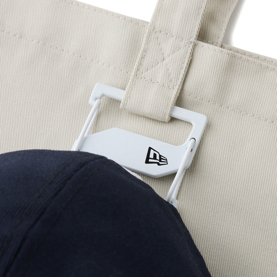 NEW ERA トートバッグ Cap Clip Mini装着例 ストーン