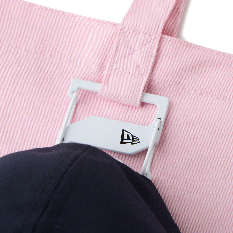 NEW ERA トートバッグ Cap Clip Mini装着例 ピンク