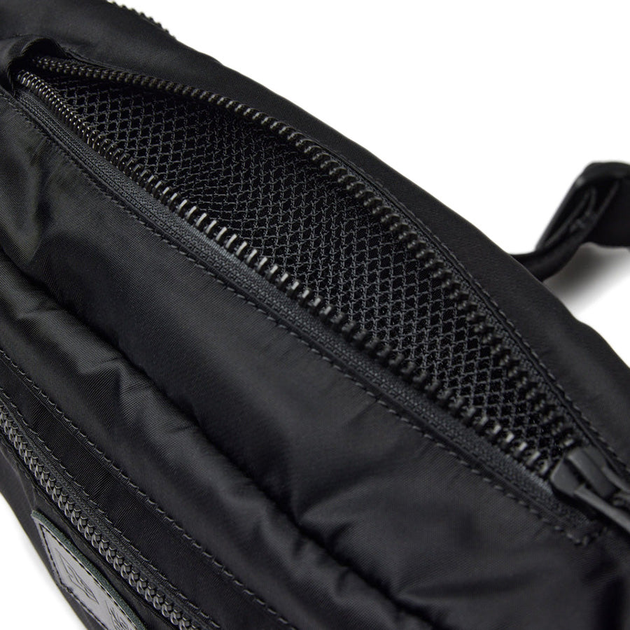 NEW ERA ウエストバッグ 背面ポケット