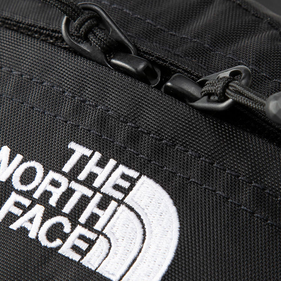 THE NORTH FACE ロゴ刺繍アップ