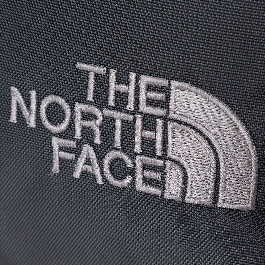 THE NORTH FACE ロゴ刺繍