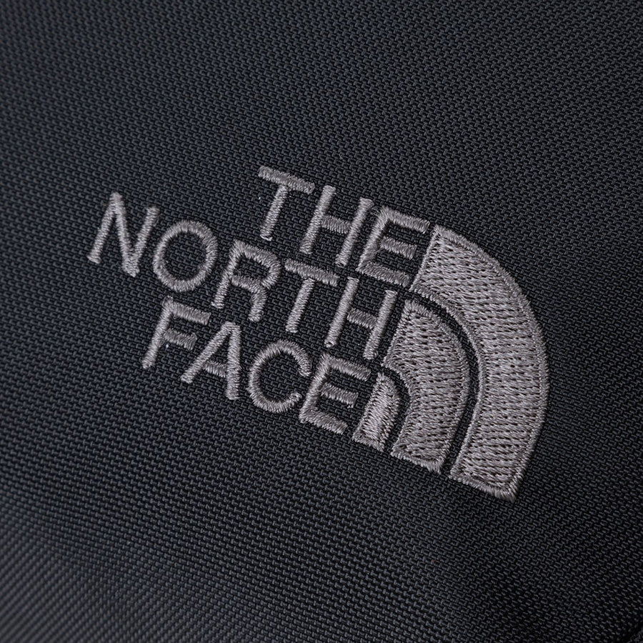 THE NORTH FACE ロゴ刺繍アップ