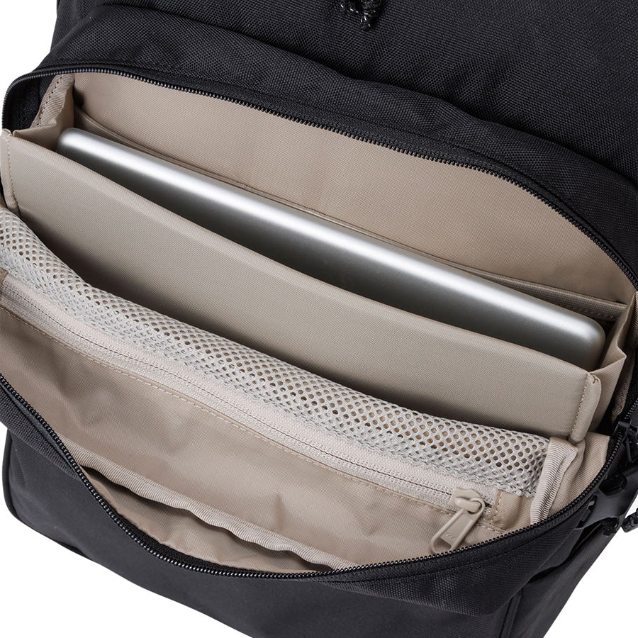 THE NORTH FACE フロントポケット タブレット収納