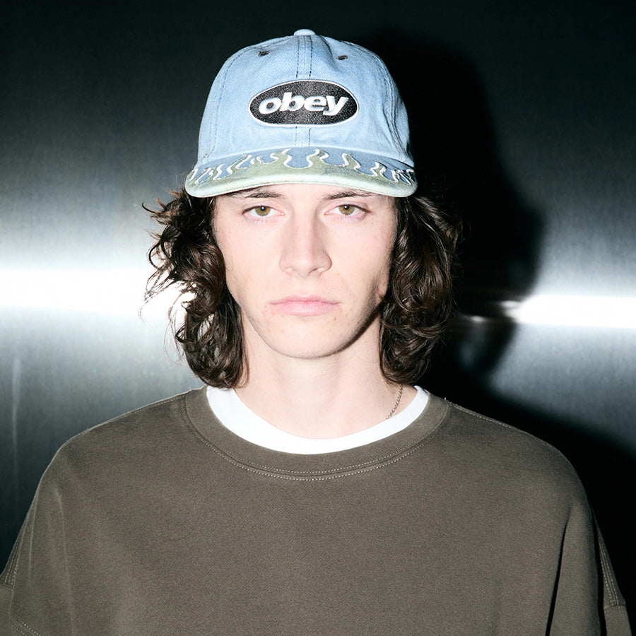 OBEY オベイ PIGMENT FLAMES 6 PANEL VELCRO BACK キャップ ライトインディゴ モデル着用 100580456-26H