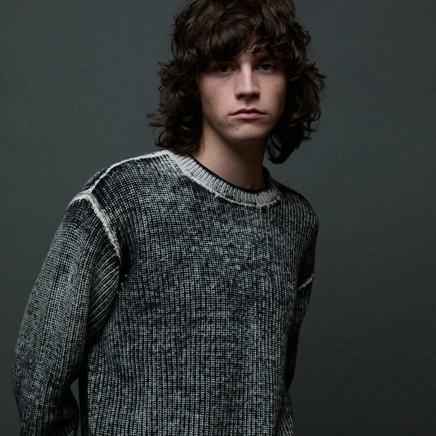 OBEY SPRAY EFFECT SWEATER セーター ダークブラックマルチ モデル着用 151000109-26F