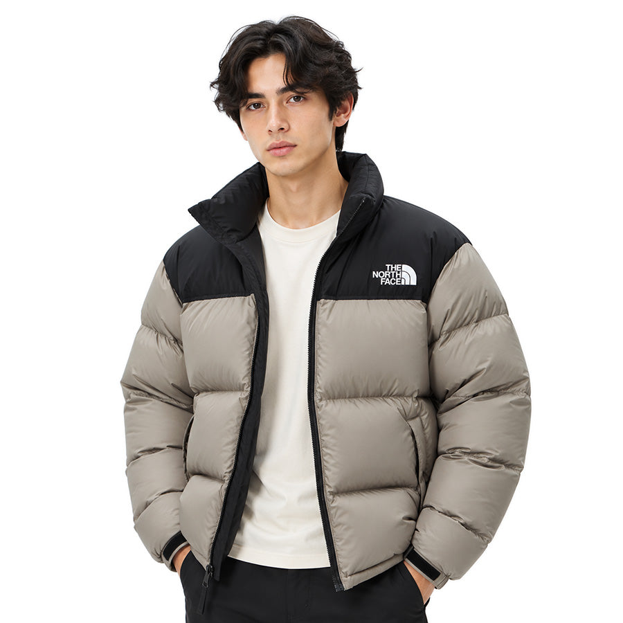 THE NORTH FACE ヌプシジャケット マッシュルーム×ブラック モデル着用 上半身 正面 ND92555