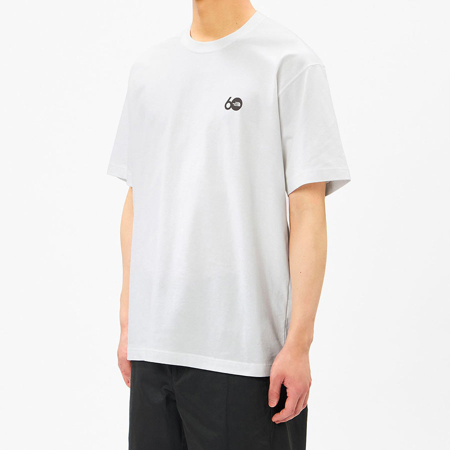 THE NORTH FACE ショートスリーブ60th シンプルロゴティー ホワイト モデル着用前向き NT82641