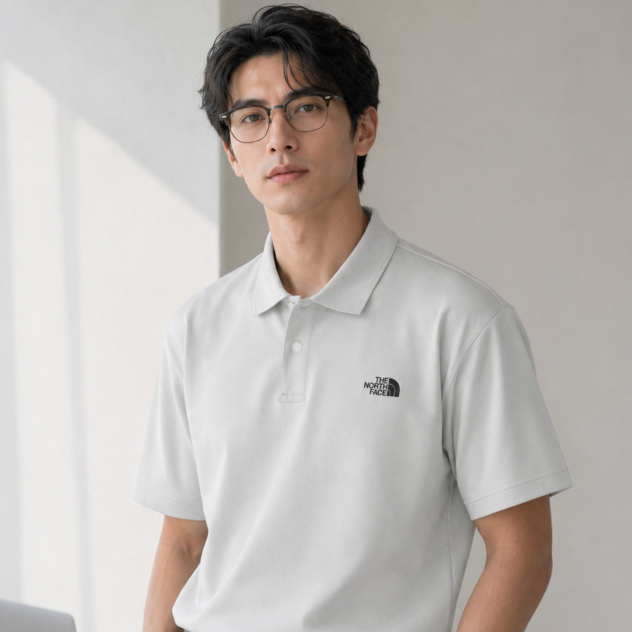 THE NORTH FACE ショートスリーブテックポロ グレイッシュホワイト モデル着用