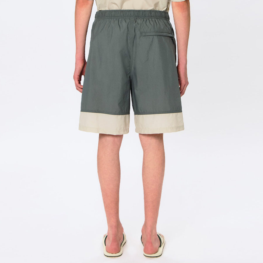THE NORTH FACE ショーツ 着用 後ろ